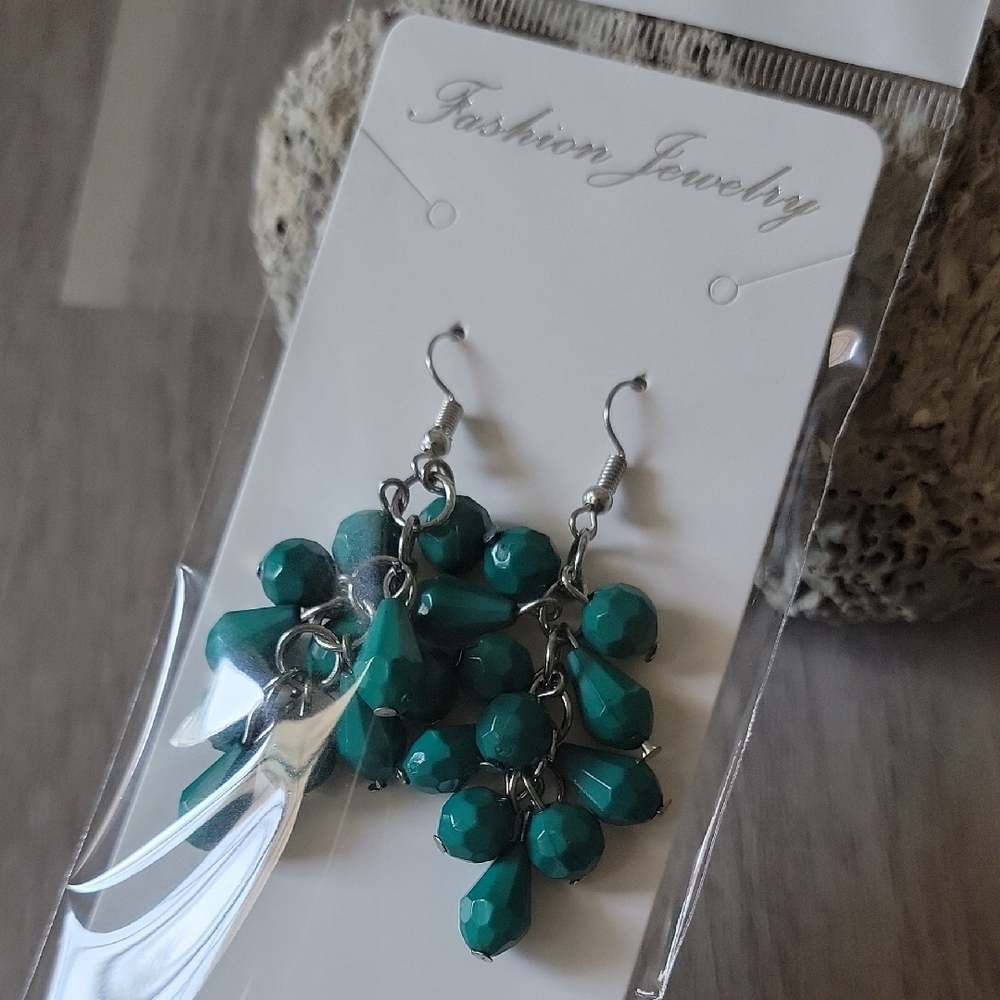 Elegant Green Dangle Earrings
